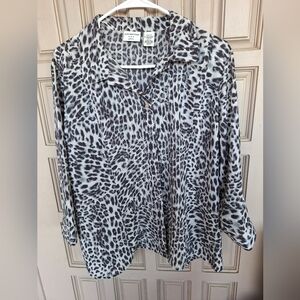 Covington Petite Blouse Animal SzXLP  3/4 Sleeves Collar/Cuffs Button Down Poly